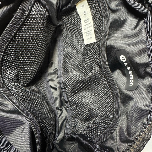 NWOT lululemon Everywhere Belt Bag 1L Unisex - Picture 10 of 10